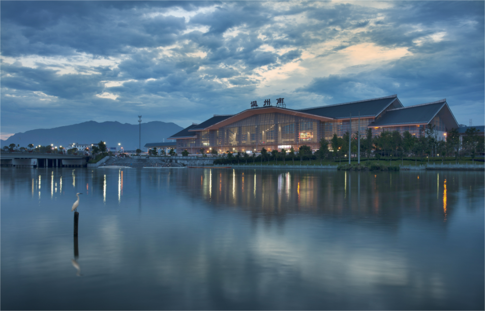 ���ڡ�·���ꡱ�������������й��ٷ���վϲ����Ŧ��